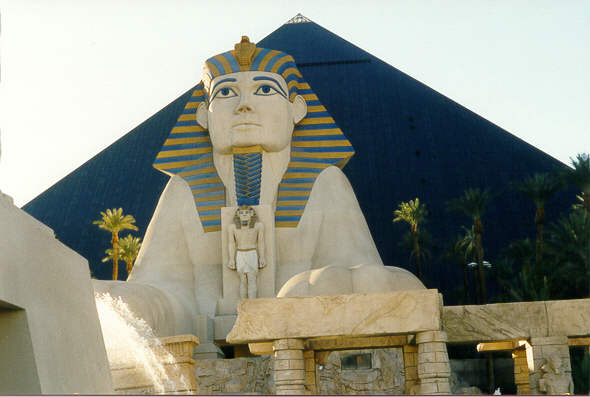 LUXOR.jpg (32888 bytes)
