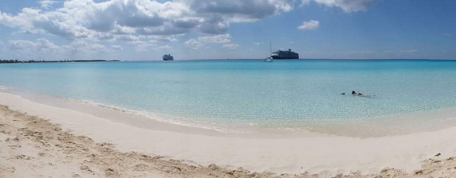 "אי חצי הירח" Half Moon Cay