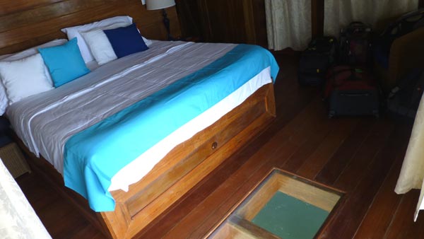 פנים בקתה על המים